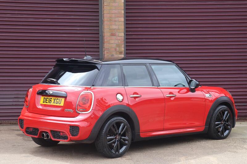 MINI HATCH