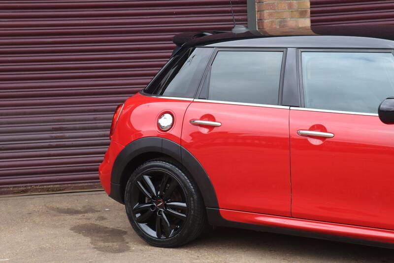 MINI HATCH