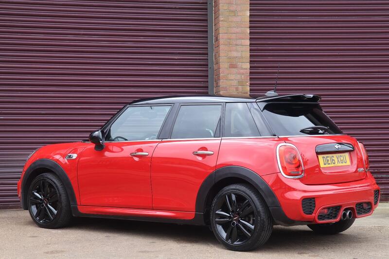 MINI HATCH