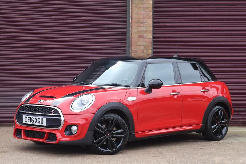 MINI HATCH