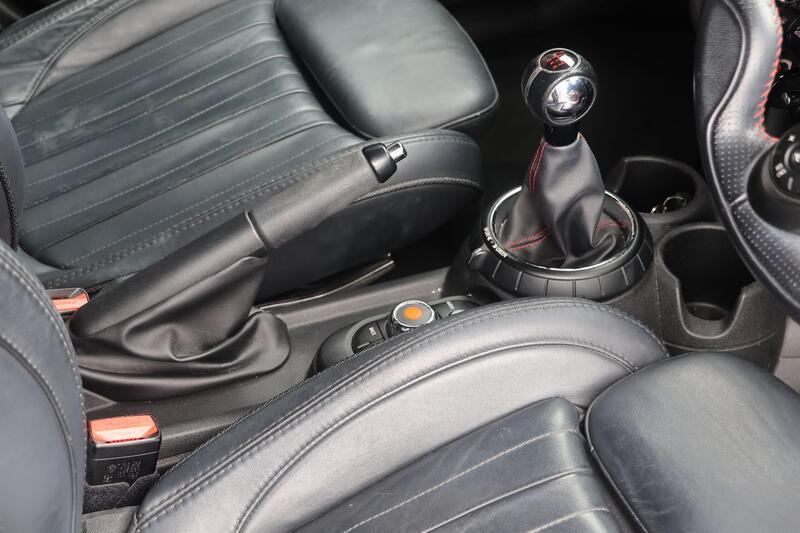 MINI HATCH