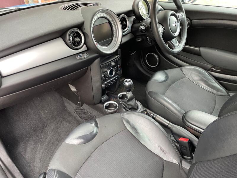 MINI HATCH