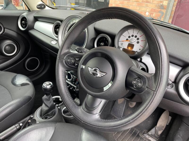 MINI HATCH