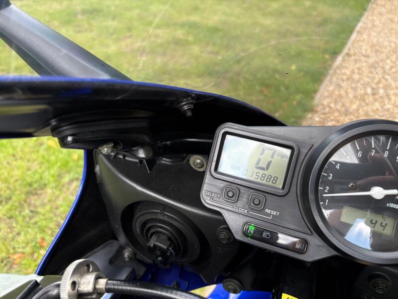 YAMAHA R1