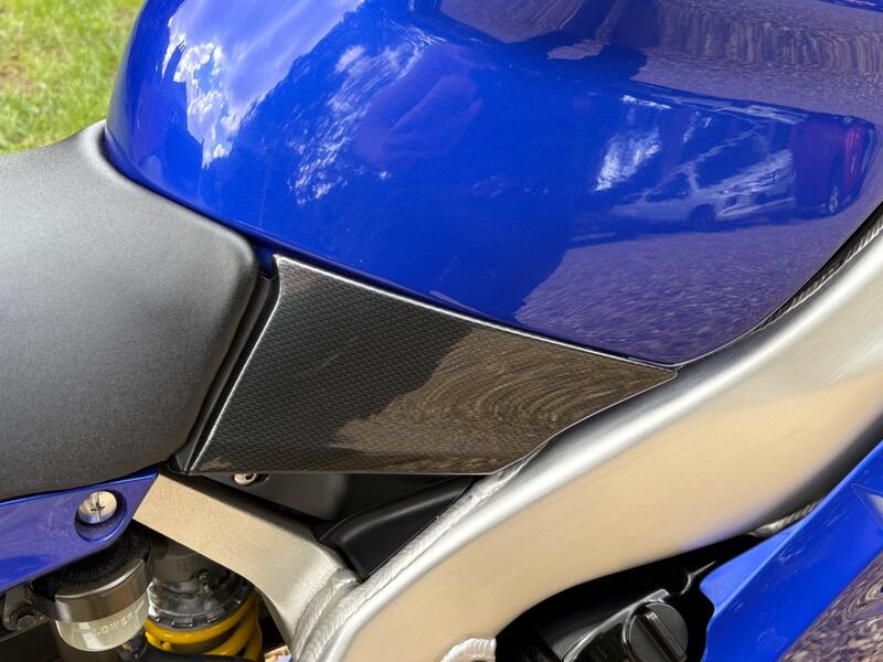 YAMAHA R1